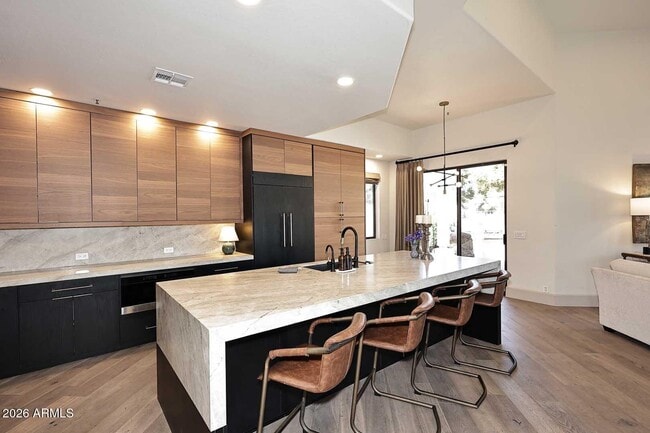 Building Photo - 8334 E Jenan Dr