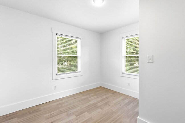 Building Photo - Updated 3-Bedroom Home with Modern Comforts Near Downtown Wilmington