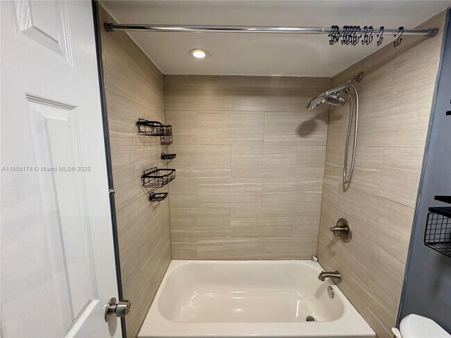 Building Photo - 9495 Evergreen Pl