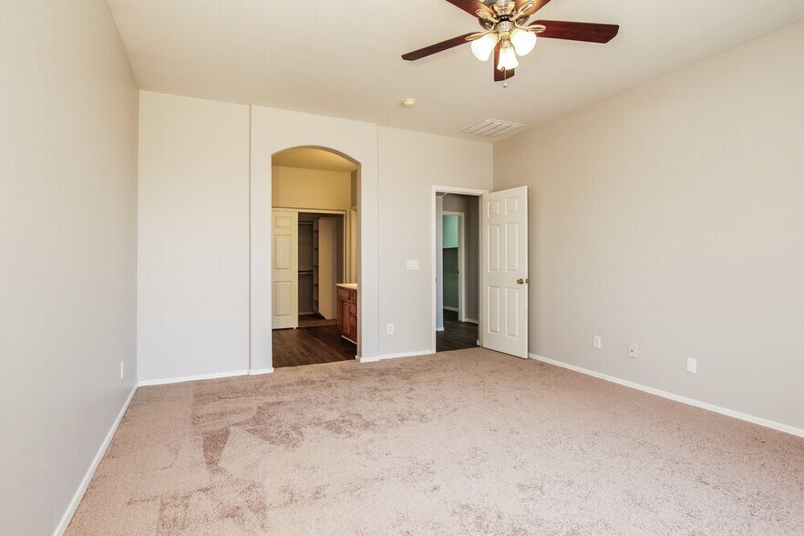 Building Photo - 10866 W Chase Dr