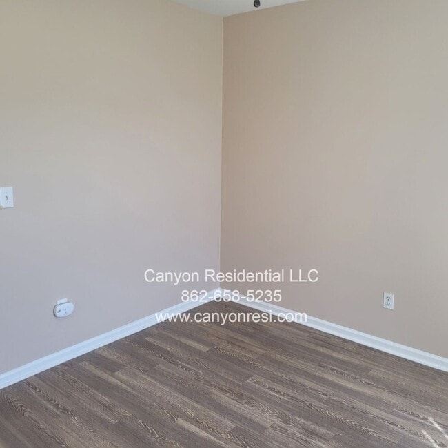 Building Photo - 4396 Moat Dr