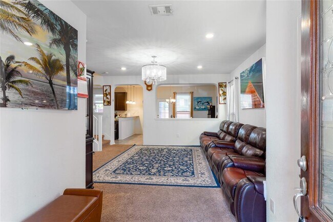 Building Photo - 606 Screech Owl Dr