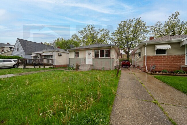 Building Photo - 1522 E 172nd St