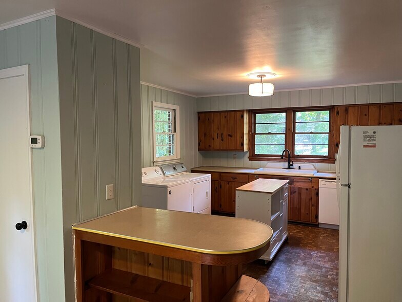 Building Photo - 402 Upper Highland Dr