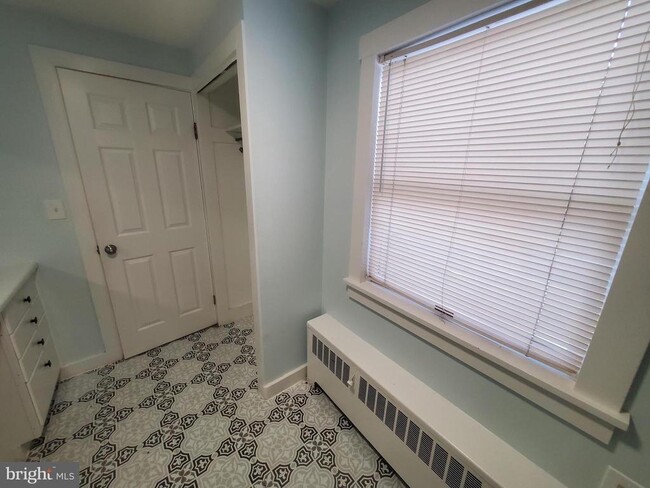 Building Photo - 423 Chapel Terrace