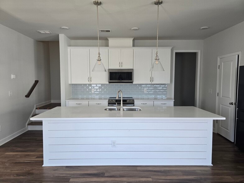 Initial Kitchen view - 550 McLernon Trce