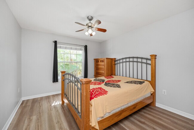 Master Bedroom - 3591 Kernan Blvd S
