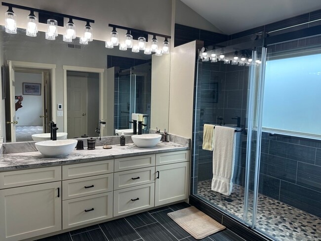 Building Photo - Stunning Kalispell Golf Course Home