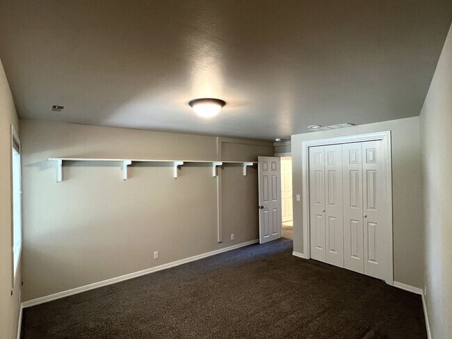 Building Photo - Fantastic 4 bed 3 bath home in the Highlan...