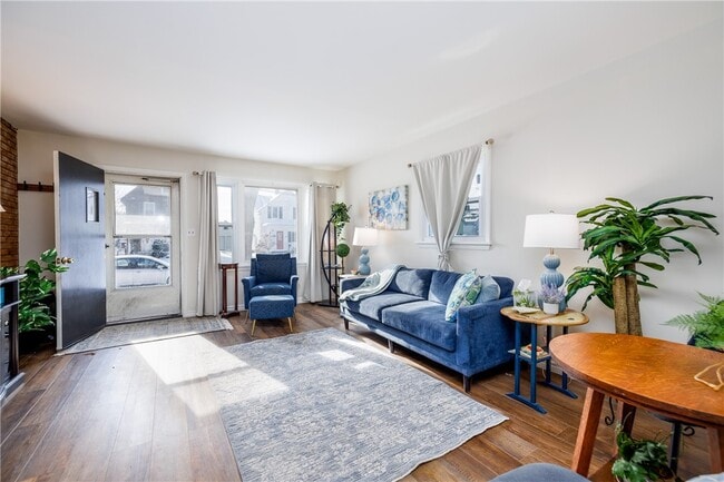 Building Photo - 207 W Ivy St