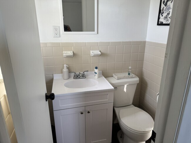 Building Photo - 405 5th St