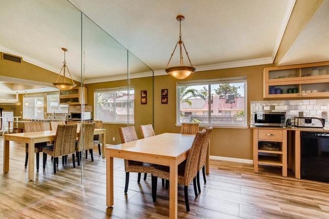 Dining - 7474 Puritan Ave
