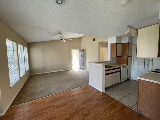 Building Photo - METRO WEST 2 BEDROOM 2 BATH CONDO FOR RENT...