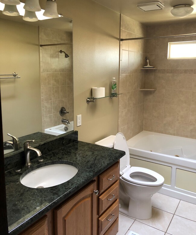 16 Bathroom - 2941 W Long Dr