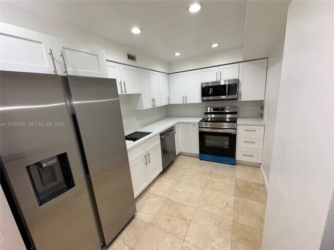 Building Photo - 10350 W Bay Harbor Dr