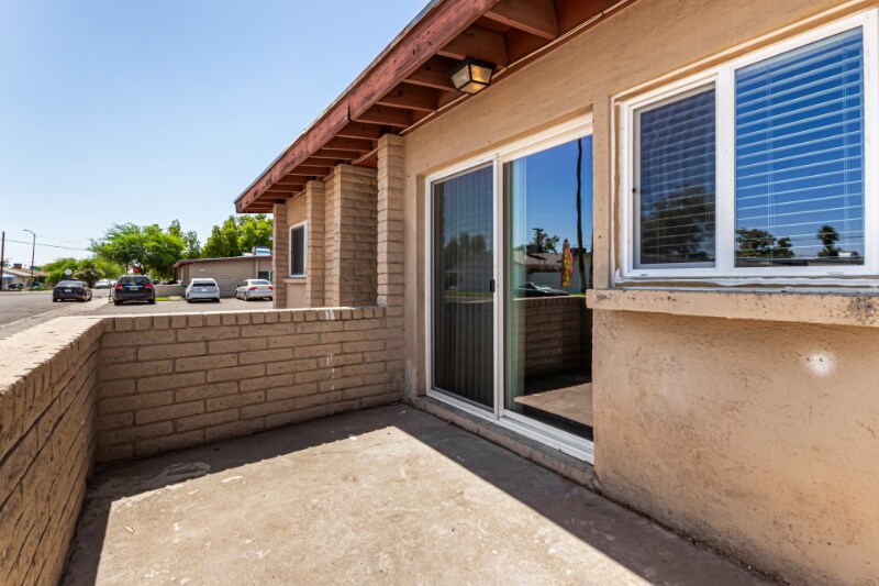 Building Photo - 5946 W Rose Ln