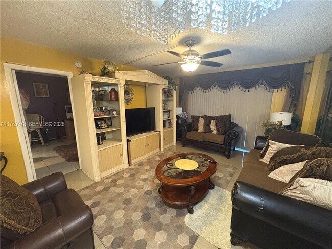 Building Photo - 4152 Inverrary Dr