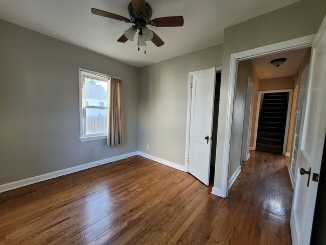 Building Photo - Great NE location 3 bedroom 1 bath, 1 stal...