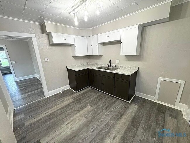 Building Photo - 1723 Stahlwood Ave