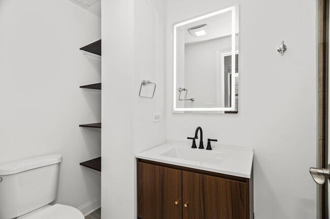 Building Photo - 1919 W Chicago Ave