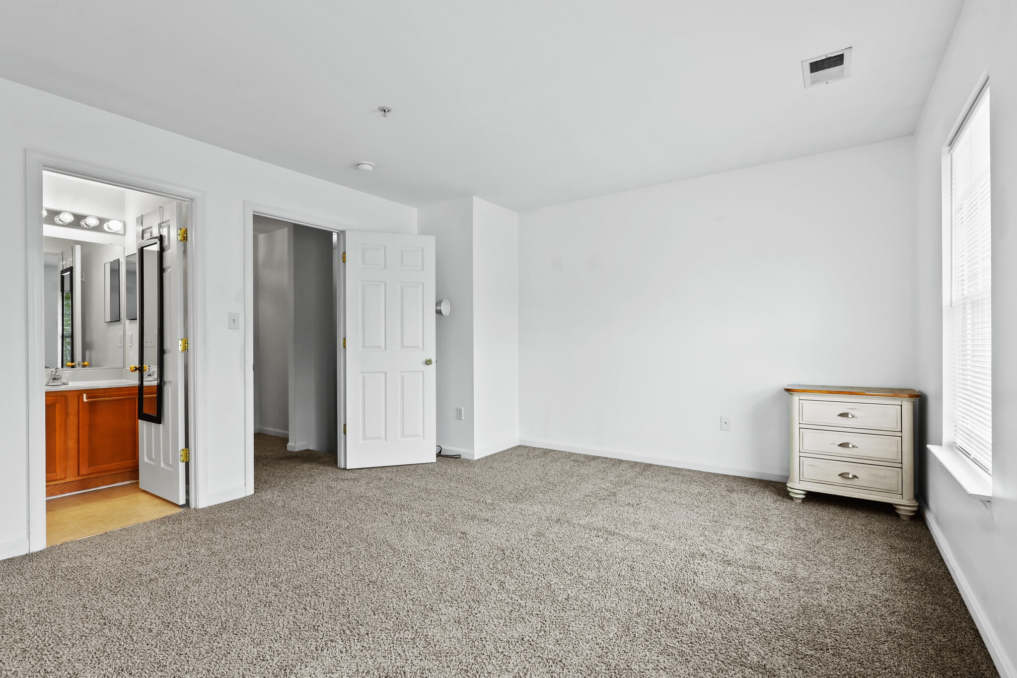 Building Photo - 445 Kenneth Square