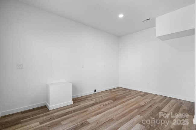 Building Photo - 115 Brentwood Dr
