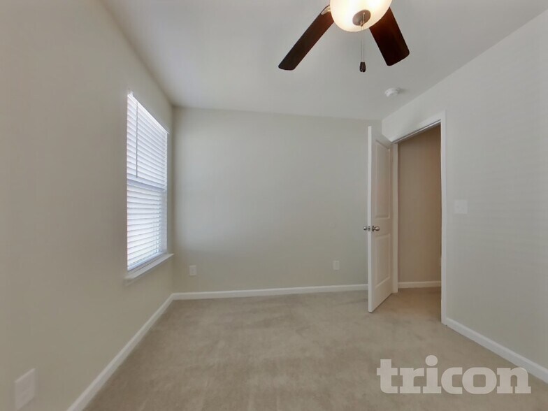 Building Photo - 404 Riverwood Ct