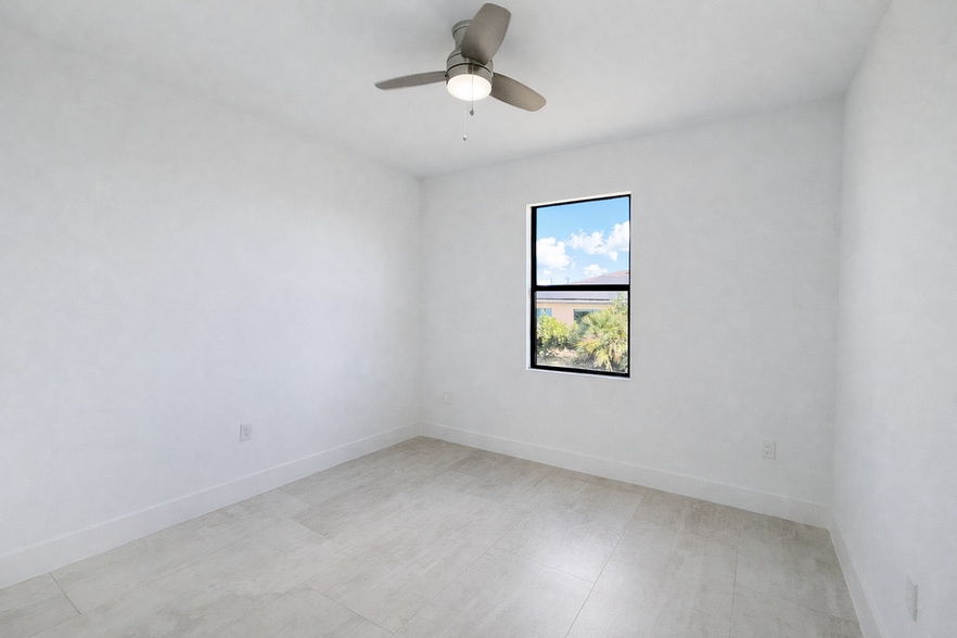 Building Photo - 211 NW 25th Ave