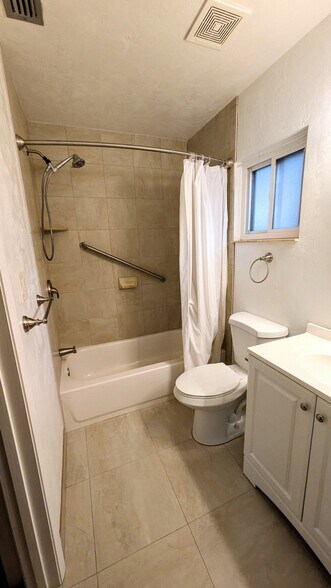 Building Photo - 5014 NW 29th St