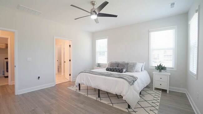 Building Photo - 329 Sparrow Rdg Dr