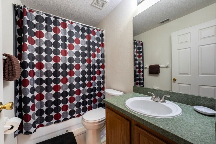 Building Photo - 447 High Point Dr