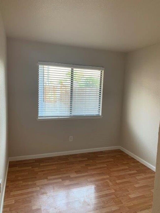 Building Photo - Great Antelope Home Located On a Court