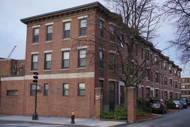 Building Photo - 2 Cypress Rd