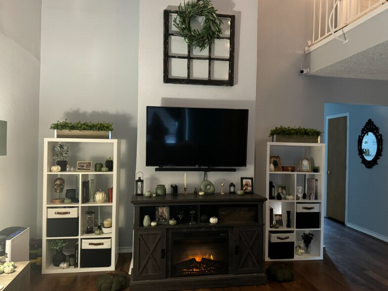 Building Photo - 526 Oakridge Dr