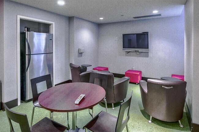 Building Photo - 314 N Broadway