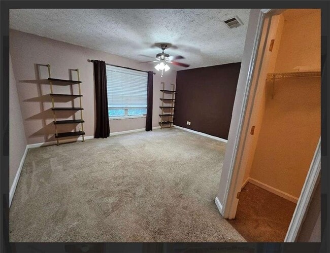 Building Photo - 2539 Oakridge Pl