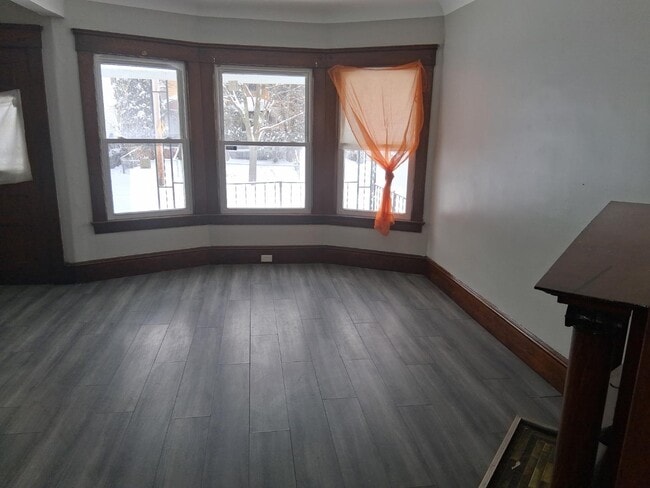 Building Photo - 1337 E 84th St