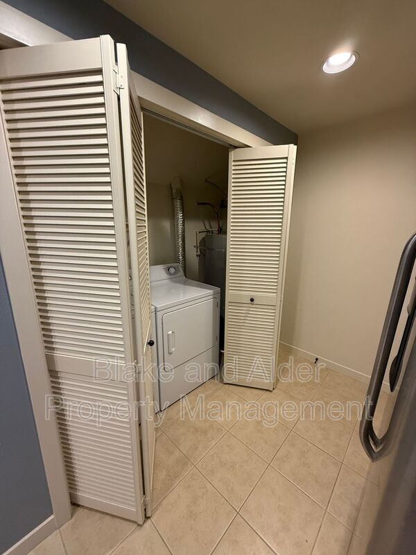 Building Photo - 8758 NE Delamere Way