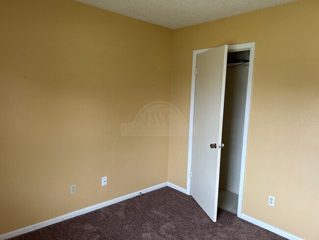 Building Photo - 820 Michelle Dr