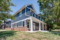 Building Photo - 2601 N Dewey Ave