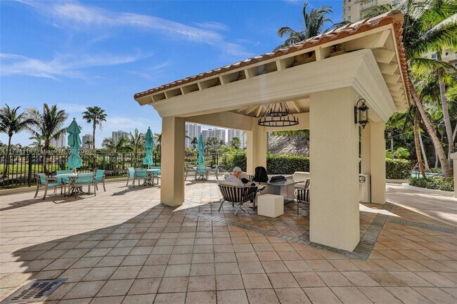Building Photo - 19501 W Country Club Dr