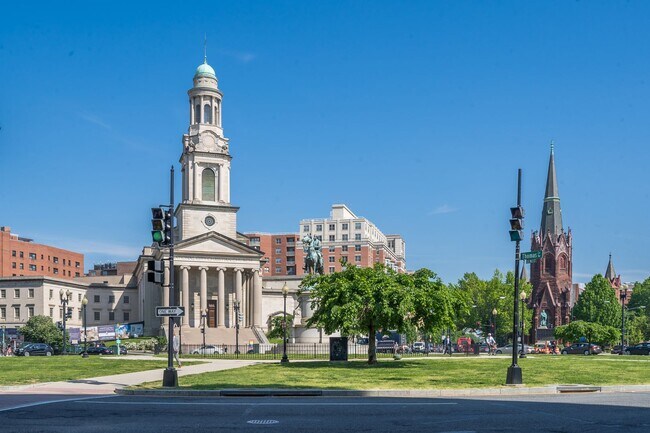 Building Photo - Logan Circle Condo | 2 Bed | 2 Bath | 1,000 Sf | 1 Garage Parking Space Available for Rent