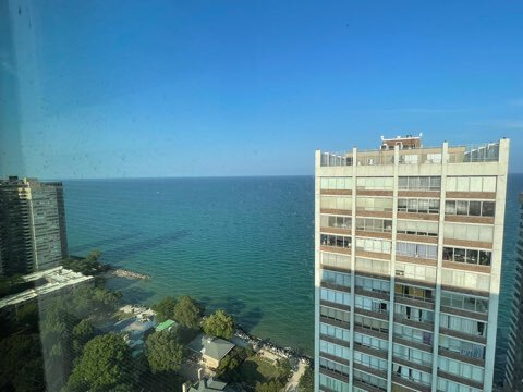 Building Photo - 6166 N Sheridan Rd