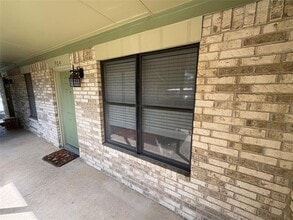 Building Photo - 904 N Austin St