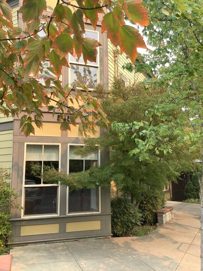 Building Photo - 545 A St