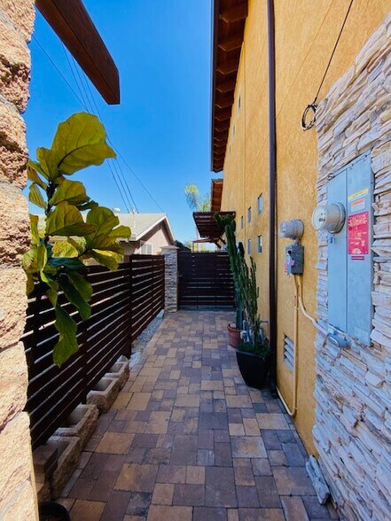 Building Photo - 4784 Mount Almagosa Dr