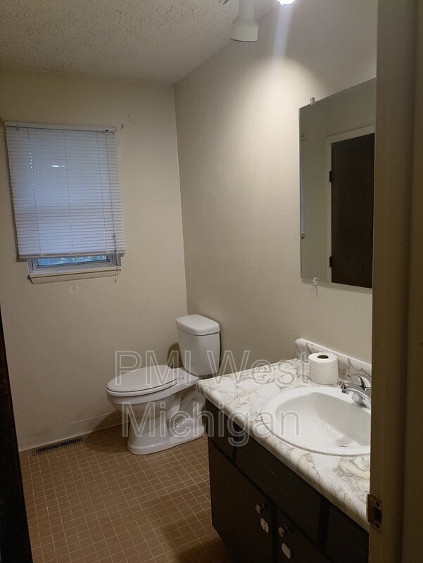 Building Photo - 4258 Bond St