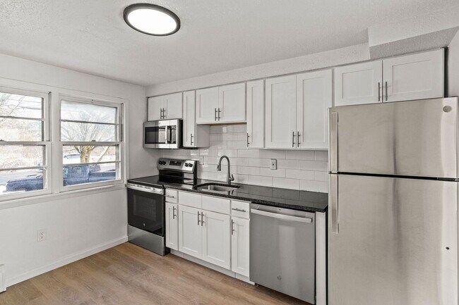 Building Photo - 1 Bed/1 Bath RENOVATED Camillus Apartments...