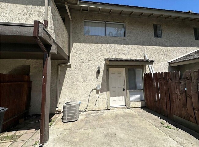 Building Photo - 1501 E Fairfield Ct