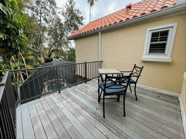 Building Photo - Davis Islands Spanish Med 3 Bed 2.5 Bath 1 car garage with Spool